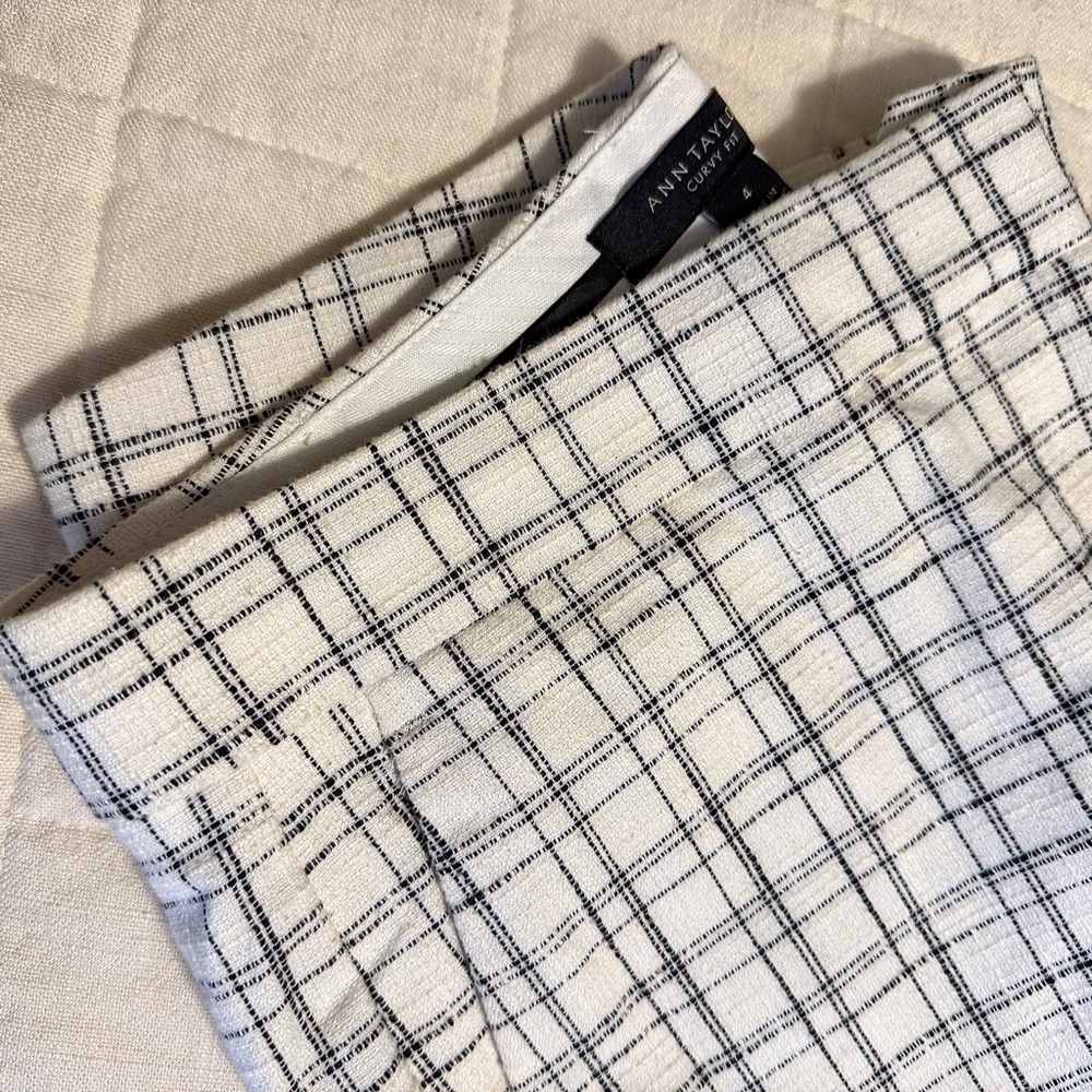 Ann Taylor Curvy Fit Cotton Blend Cropped Pant Size 4